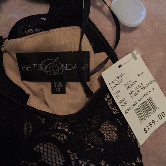 Black lace dress with tan underlay - Picture 4 of 4